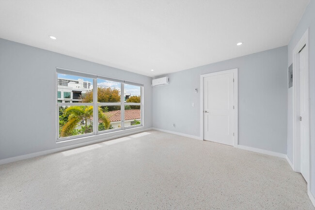 Building Photo - 3220 NE 7th Pl