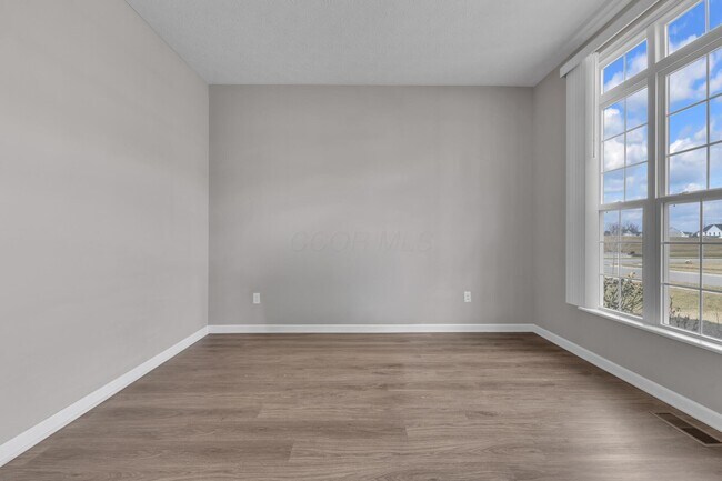 Building Photo - 2390 Glenvale Dr