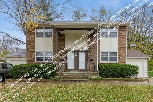 Primary Photo - OUTDOOR SPACE!! 2 Bed, 1.5 Bath Duplex in ...