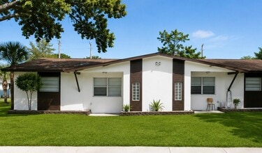 Building Photo - 6211 SW 39th Ct