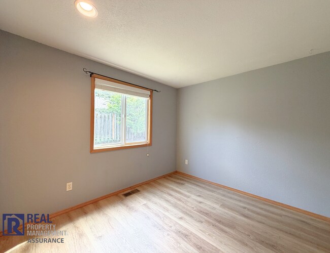 Building Photo - Beautiful 3-Bedroom Home with Fenced Yard, Central A/C & 2-Car Garage