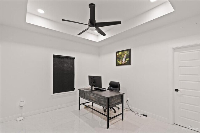 Building Photo - 23 Lago Delton