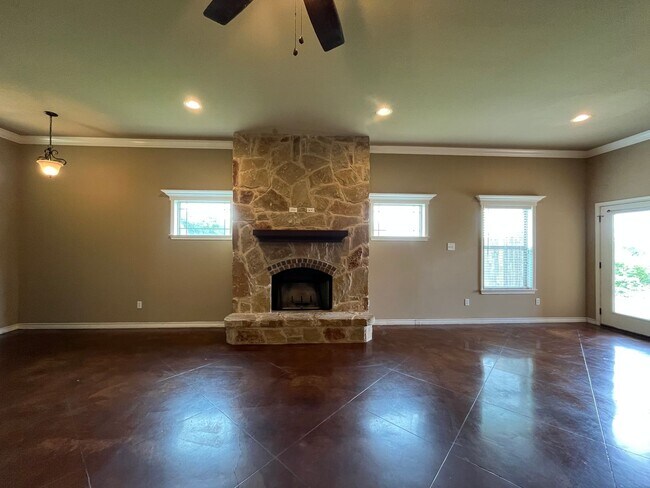 Building Photo - Single Family Homes for Lease in Surrey Vi...
