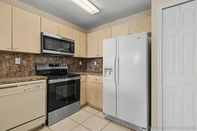 Building Photo - 626 SW 106th Ave
