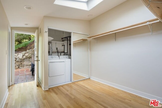 Building Photo - 8330 Lookout Mountain Ave