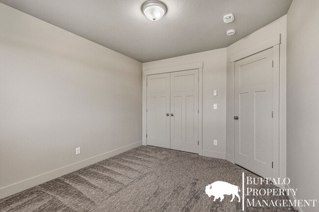 Building Photo - 6277 N Silver Fox Rd