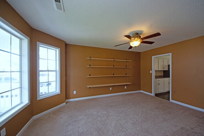 Building Photo - 1112 Huff Dr