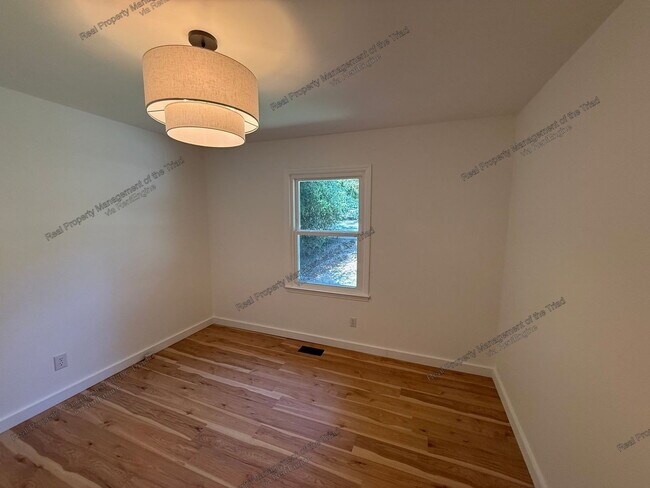 Building Photo - 2707 Stratford Dr