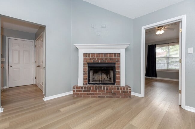 Building Photo - Freshly Renovated Rental Property