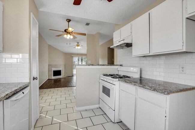 Building Photo - 20235 Apache Gardens Ln