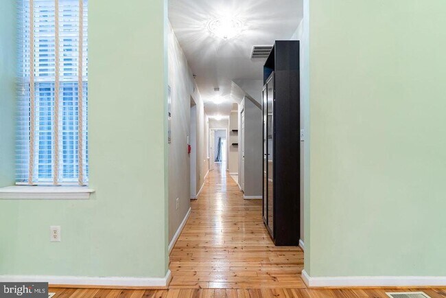 Building Photo - 1523 Green St