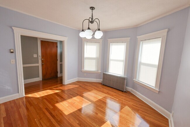 Building Photo - 129 Draper St