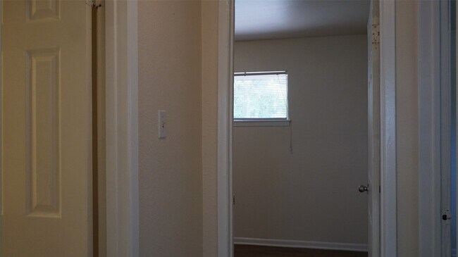 Building Photo - 604 Wilson Rd