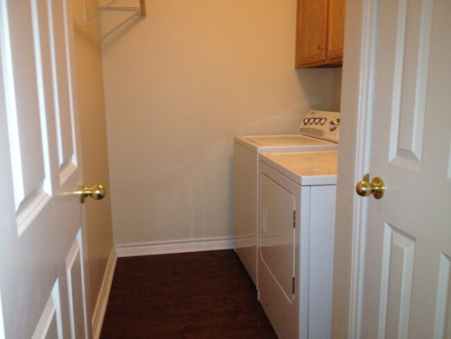 Building Photo - PET FRIENDLY! PRICED RIGHT! SUBLEASE AVAILABLE! NO DEPOSIT!