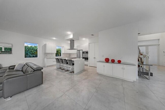 Building Photo - 10081 NW 75th Terrace