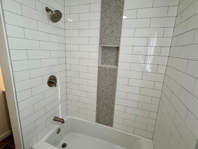 Bathroom - 285 S Lincoln Ave