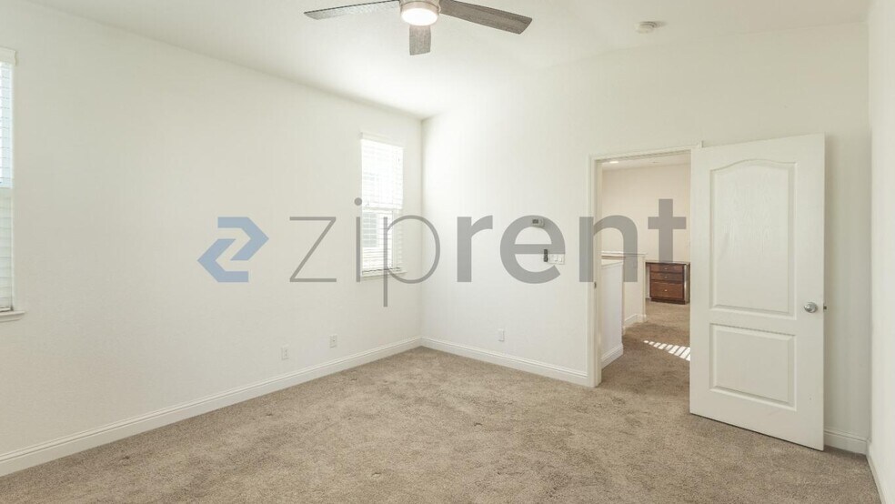 Building Photo - Unit