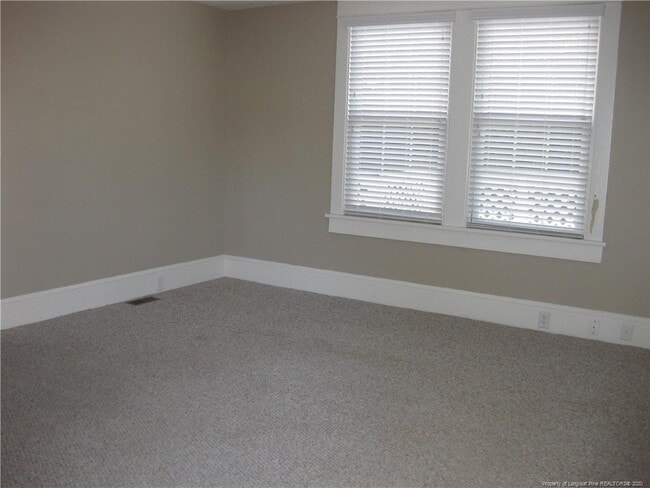 Building Photo - 1511 Fort Bragg Rd