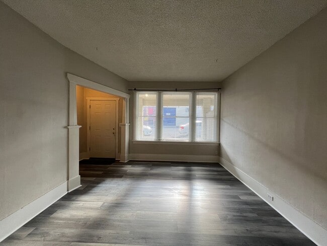 Building Photo - H301