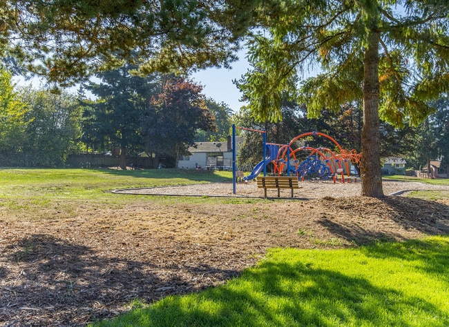 Building Photo - Townhouse style condo in Beaverton!