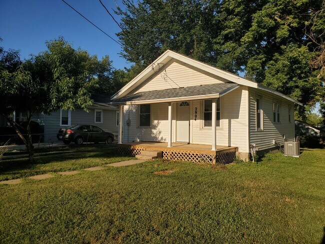 Building Photo - Adorable 2 bedroom, 1 bathroom home!