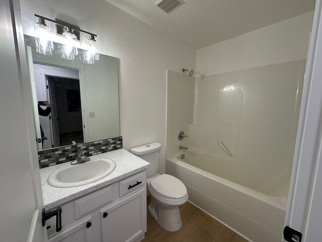 Building Photo - Available in MARCH.  Spacious Single Family - Remodeled- Home with big yard in great location