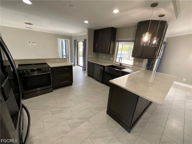 Building Photo - 20620 Pine Tree Ln