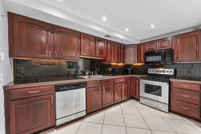 Building Photo - 1600 S Ocean Dr