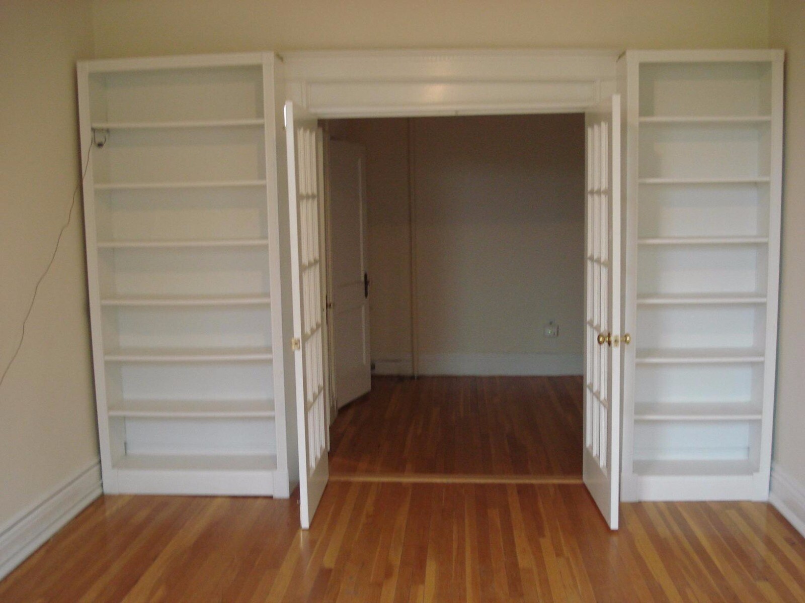 Building Photo - 384 Riverway