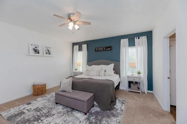 Building Photo - 652 Donegal Ln