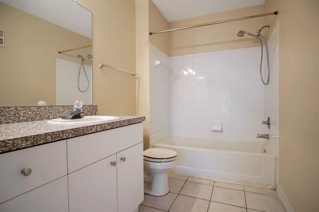 Building Photo - 1 Bedroom Condo in Orlando Now Available!