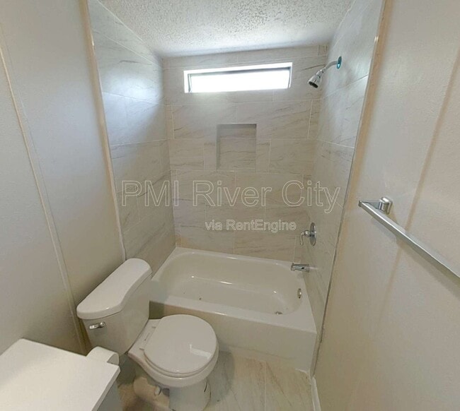 Building Photo - 12556 Palmetto St