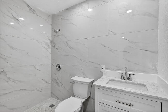 Building Photo - 600 S Mangonia Cir