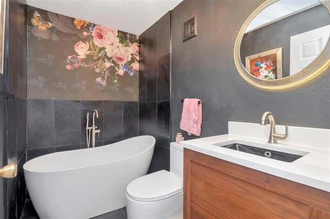 Building Photo - 14767 Seminole Trail