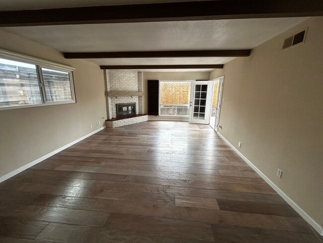 Building Photo - **Price-reduction** 3 Bedroom house two blocks from the shell beach cliffs