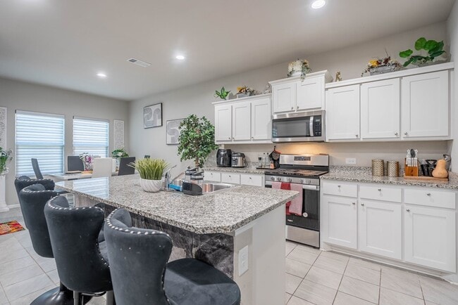 Building Photo - 7608 Orange Blossom Rd