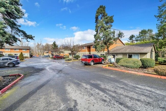 Building Photo - 2 bedroom Available! Pet's welcome!