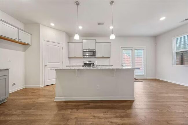 Building Photo - 826 Bentley Dr