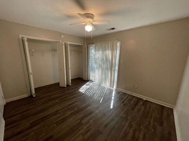 Building Photo - Affordable 2/1 Off Ocala