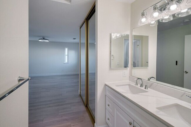 Building Photo - 6726 Calvine Rd