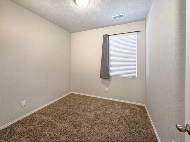 Building Photo - Stunning Cleveland Heights 3 Bedroom Home!