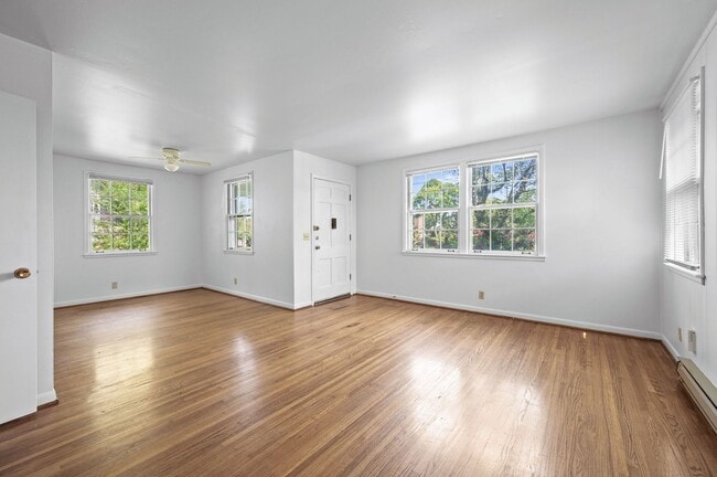 Building Photo - Amazing 2BR/1BA in the Heart of Hillsboro ...