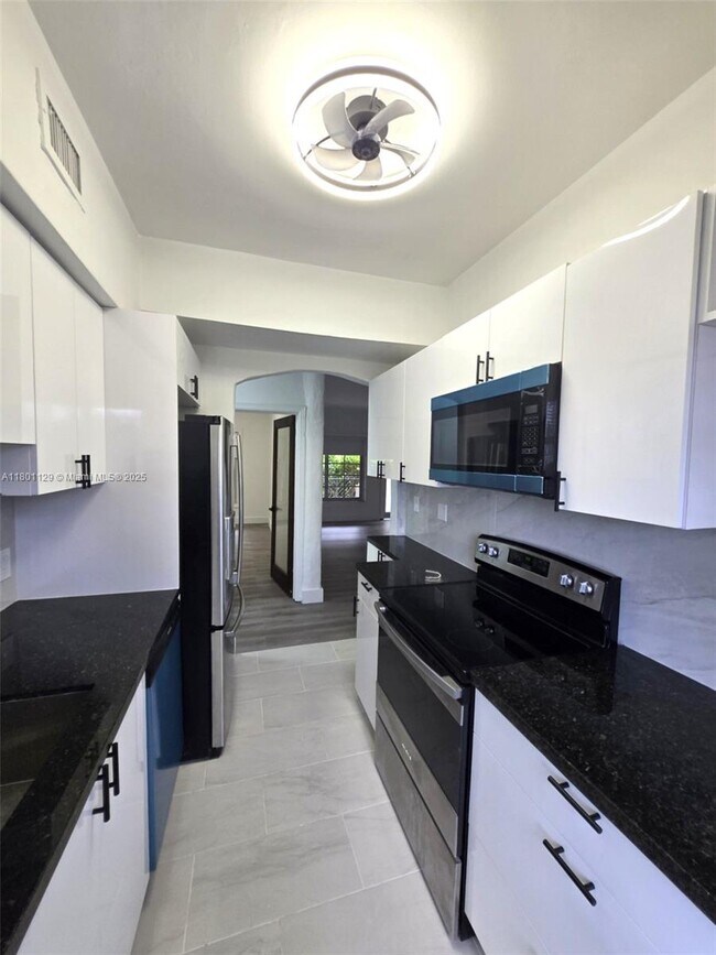 Building Photo - 2131 Calais Dr