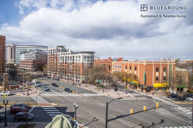 Building Photo - 925 N Garfield St