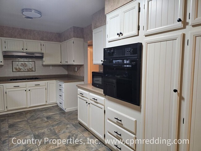 Building Photo - 4-Bedroom in the Garden Tract with Shop & ...