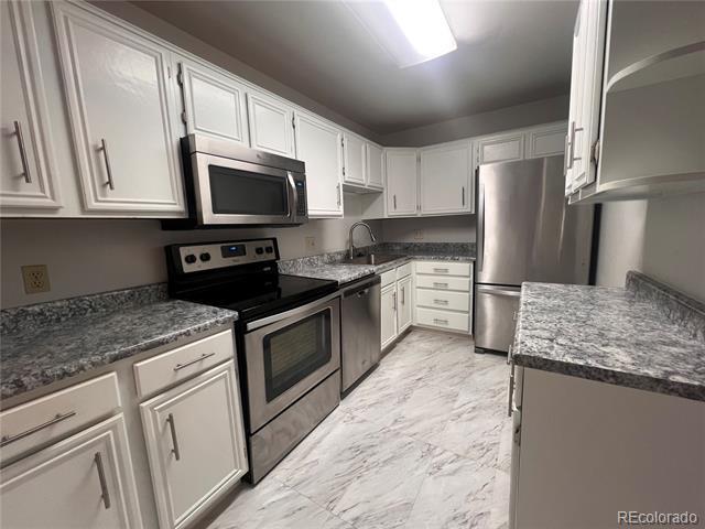 Building Photo - 3184 S Heather Gardens Way