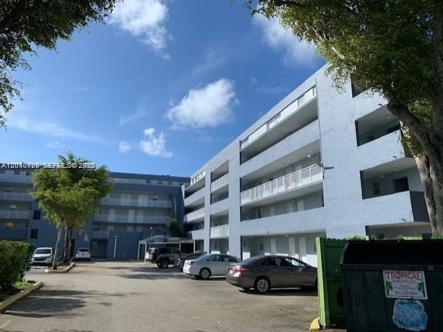 Building Photo - 9357 Fontainebleau Blvd