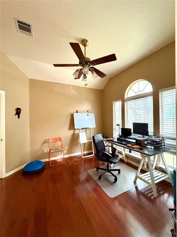 Building Photo - 207 Kettleman Ln N
