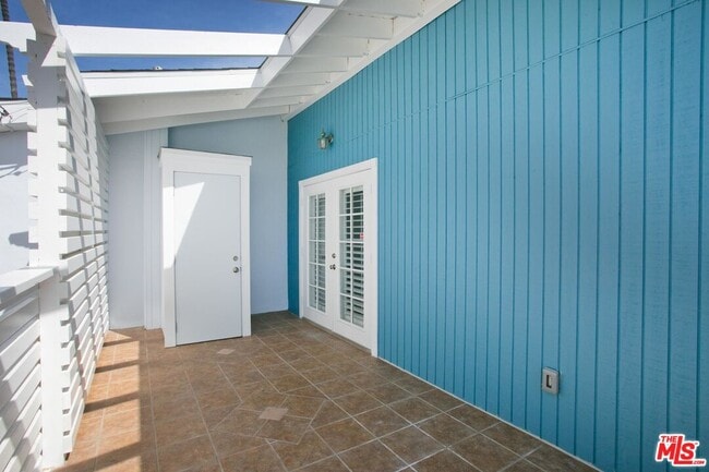 Building Photo - 122 Montreal St