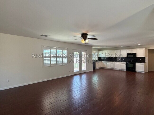 Building Photo - 6903 W Lawrence Ln